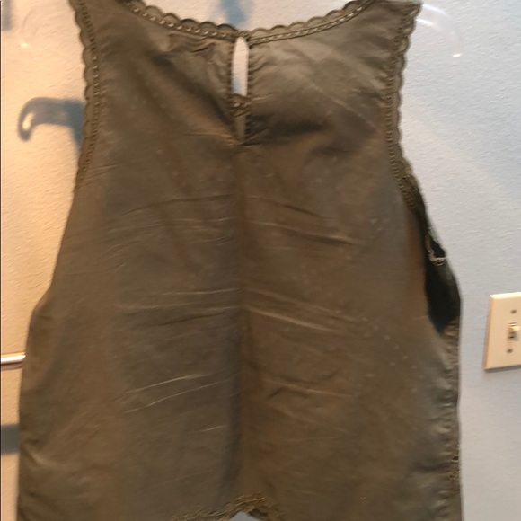 GAP size L, army green cotton embroidered tank. - Picture 6 of 8